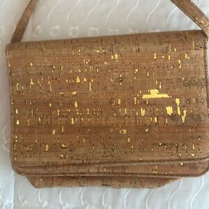 Cork shoulder bag with cotton lining